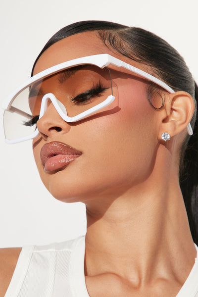 https://cdn.shopify.com/s/files/1/0293/9277/products/12-20-22Studio3_KJ_CG_13-58-40_37_P26838SDCP_White_P_22105_SG.jpg?v=1671651595&with=400&height=600