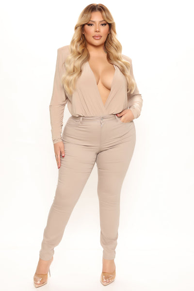 https://cdn.shopify.com/s/files/1/0293/9277/products/12-29-21Studio1_ME_KP_13-24-18_40_90168_Khaki_5758_PLUS_1__SG.jpg?v=1641409297&with=400&height=600