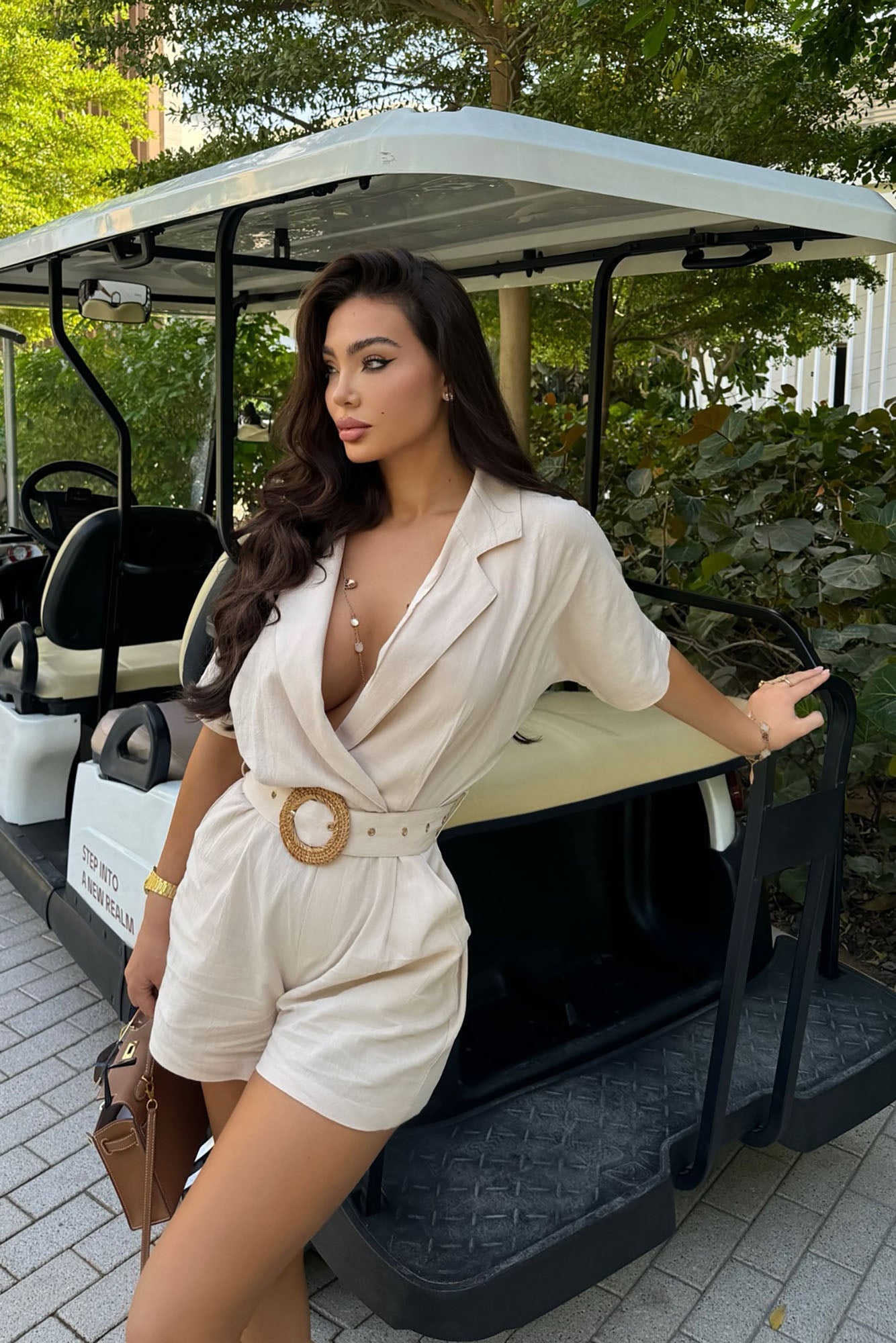 https://cdn.shopify.com/s/files/1/0293/9277/files/2-24-25__376_Everything_Is_Better_Linen_Romper_Taupe_JR.jpg?v=1743706029