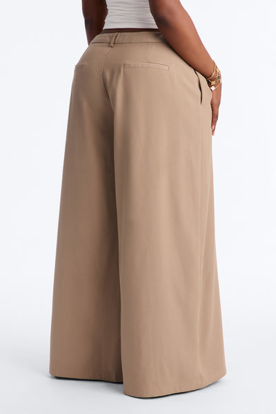 https://cdn.shopify.com/s/files/1/0293/9277/files/26GWQ19388_Taupe_PLUS_V3.jpg?v=1784905611&with=400&height=600