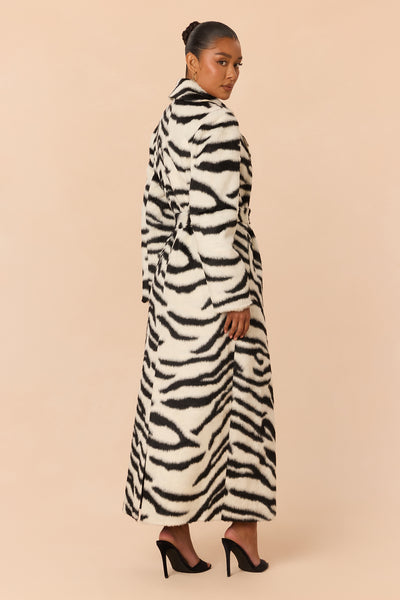 https://cdn.shopify.com/s/files/1/0293/9277/files/26GWR3107_Black_White_JR_V4.jpg?v=1791318867&with=400&height=600
