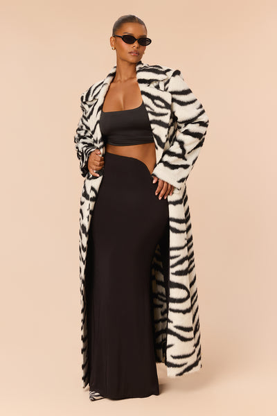 https://cdn.shopify.com/s/files/1/0293/9277/files/26GWR3107_Black_White_PLUS_V1.jpg?v=1790707471&with=400&height=600