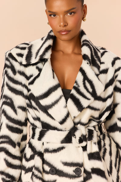 https://cdn.shopify.com/s/files/1/0293/9277/files/26GWR3107_Black_White_PLUS_V3.jpg?v=1790707471&with=400&height=600