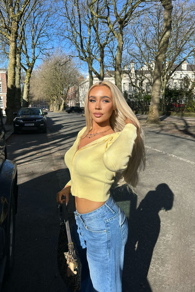 https://cdn.shopify.com/s/files/1/0293/9277/files/3-10-25__359_The_Cutest_Ribbed_Sweater_Yellow_JR.jpg?v=1746228422&with=400&height=600