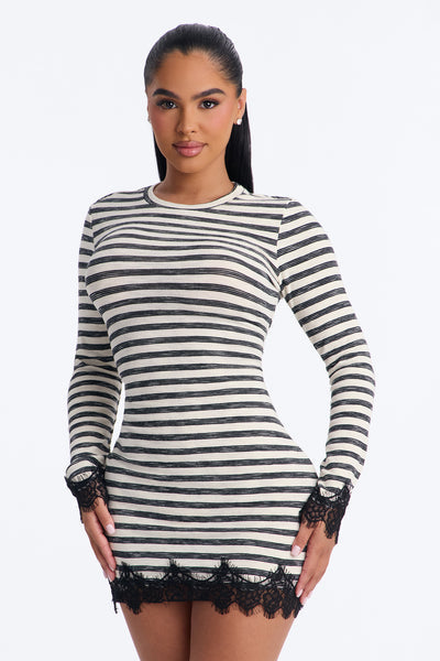 https://cdn.shopify.com/s/files/1/0293/9277/files/34985BG_Black_White_JR_V2.jpg?v=1788198832&with=400&height=600