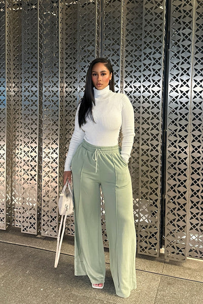 https://cdn.shopify.com/s/files/1/0293/9277/files/385_PayNoAttentionLoungePant-SageJR.jpg?v=1742942995&with=400&height=600