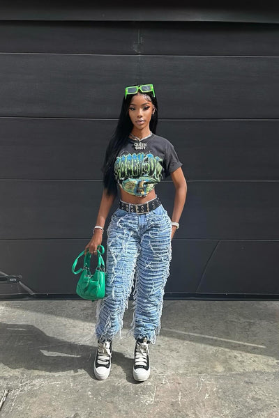 https://cdn.shopify.com/s/files/1/0293/9277/files/6-24-2024__124_Mystery_Machine_Scooby_Doo_Graphic_Tee_Black_LA.jpg?v=1720463612&with=400&height=600