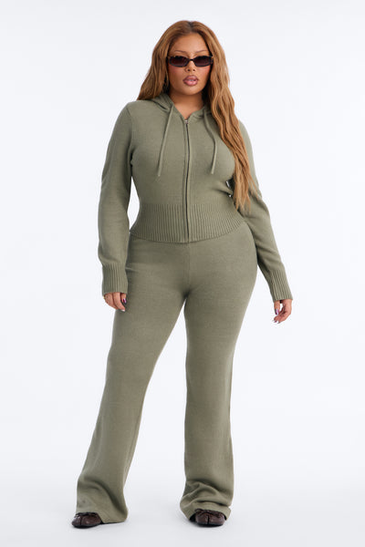 https://cdn.shopify.com/s/files/1/0293/9277/files/7671376712FN_Olive_PLUS_V1.jpg?v=1789511121&with=400&height=600