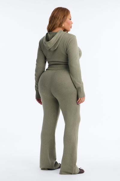 https://cdn.shopify.com/s/files/1/0293/9277/files/7671376712FN_Olive_PLUS_V4.jpg?v=1789511125&with=400&height=600
