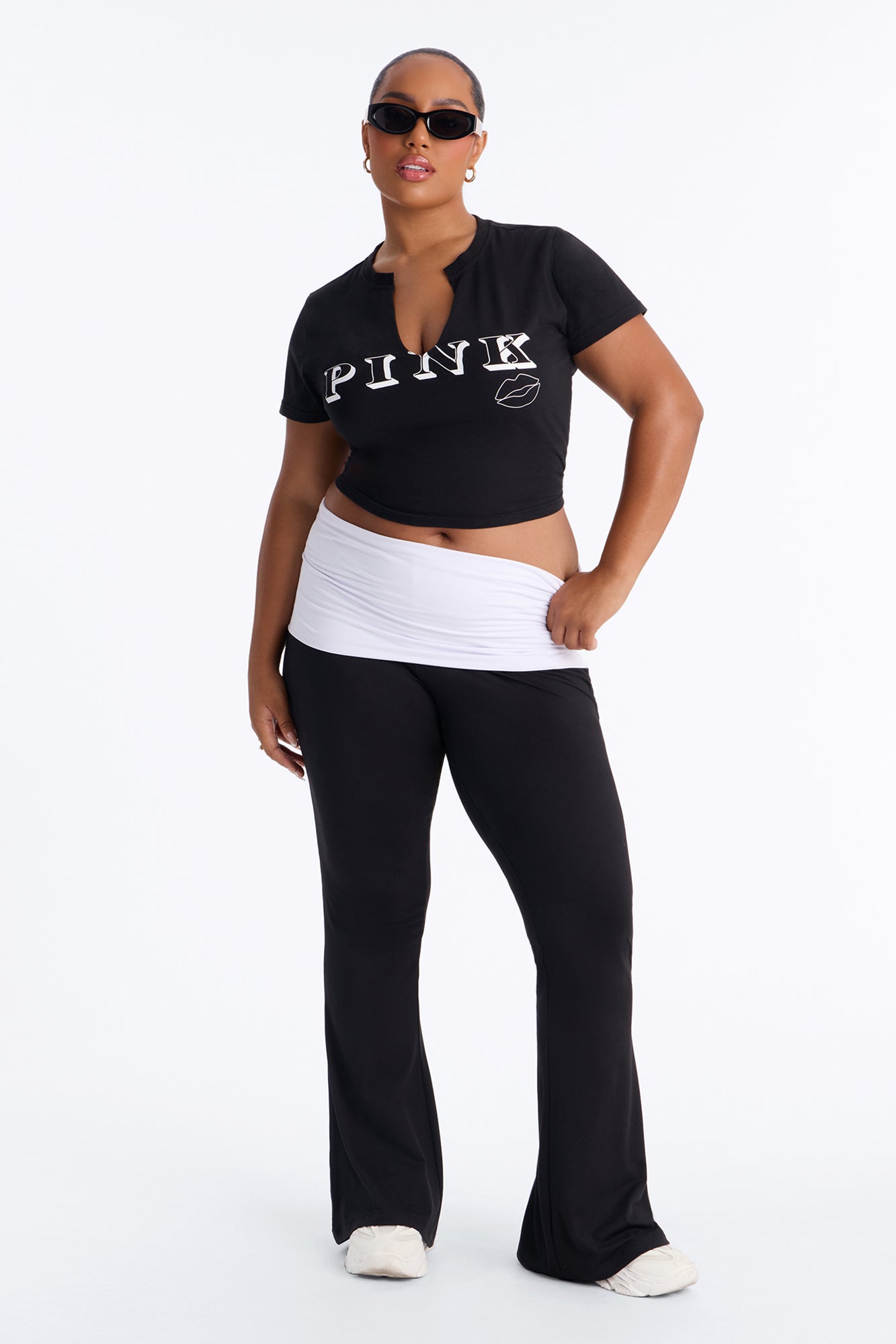 https://cdn.shopify.com/s/files/1/0293/9277/files/7PNK3B0046NV_Black_White_PLUS_V1.jpg?v=1784140493