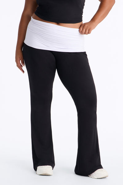 https://cdn.shopify.com/s/files/1/0293/9277/files/7PNK3B0046NV_Black_White_PLUS_V2.jpg?v=1784140497&with=400&height=600