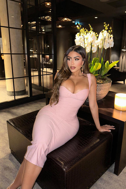 https://cdn.shopify.com/s/files/1/0293/9277/files/9-25-23_Lily_Rosaline_Midi_Dress_Blush__chloesaxon_051_MH.jpg?v=1713467525
