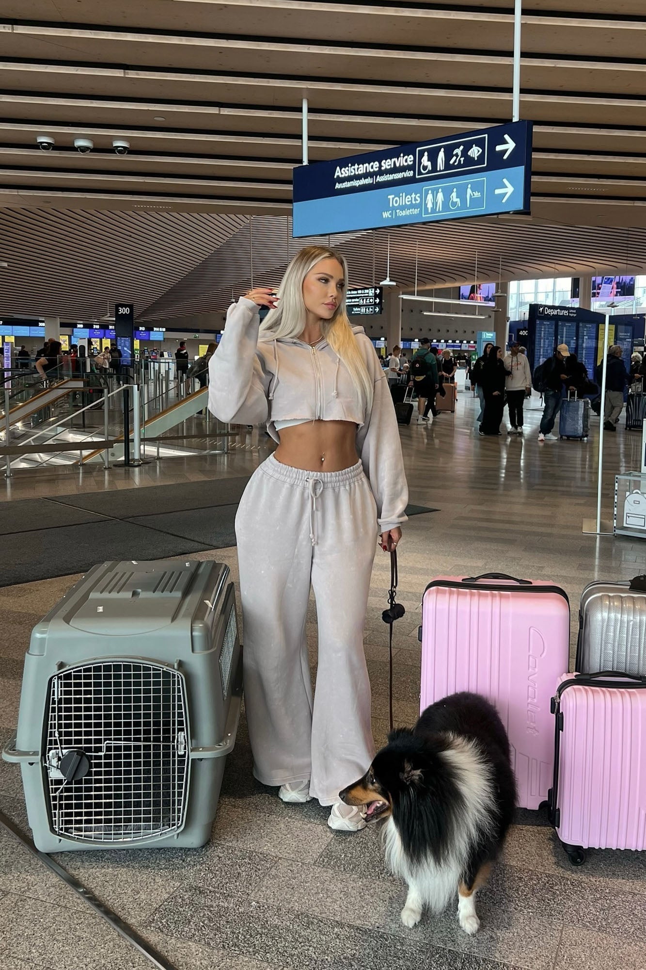 https://cdn.shopify.com/s/files/1/0293/9277/files/9-9-2024__146_On_The_Go_Fleece_Pant_Set_Taupe_GF.jpg?v=1726864464