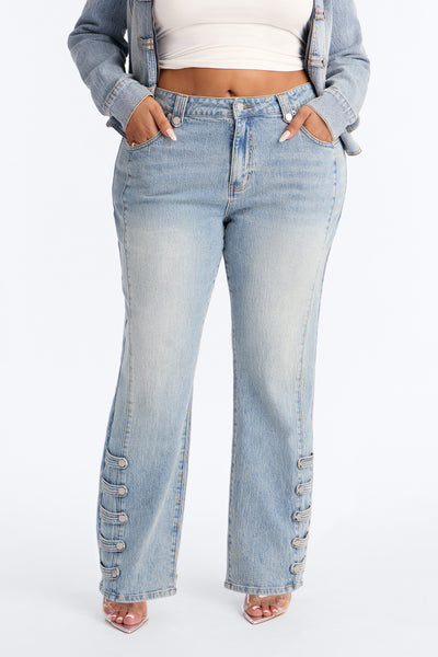 https://cdn.shopify.com/s/files/1/0293/9277/files/B326JN3656_LightWash_PLUS_V2.jpg?v=1785533248&with=400&height=600