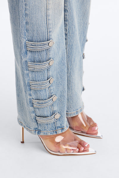 https://cdn.shopify.com/s/files/1/0293/9277/files/B326JN3656_LightWash_PLUS_V3.jpg?v=1785533238&with=400&height=600