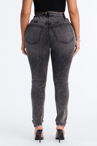 https://cdn.shopify.com/s/files/1/0293/9277/files/B326JN3905_BlackWash_JR_V3.jpg?v=1784913009&with=400&height=600