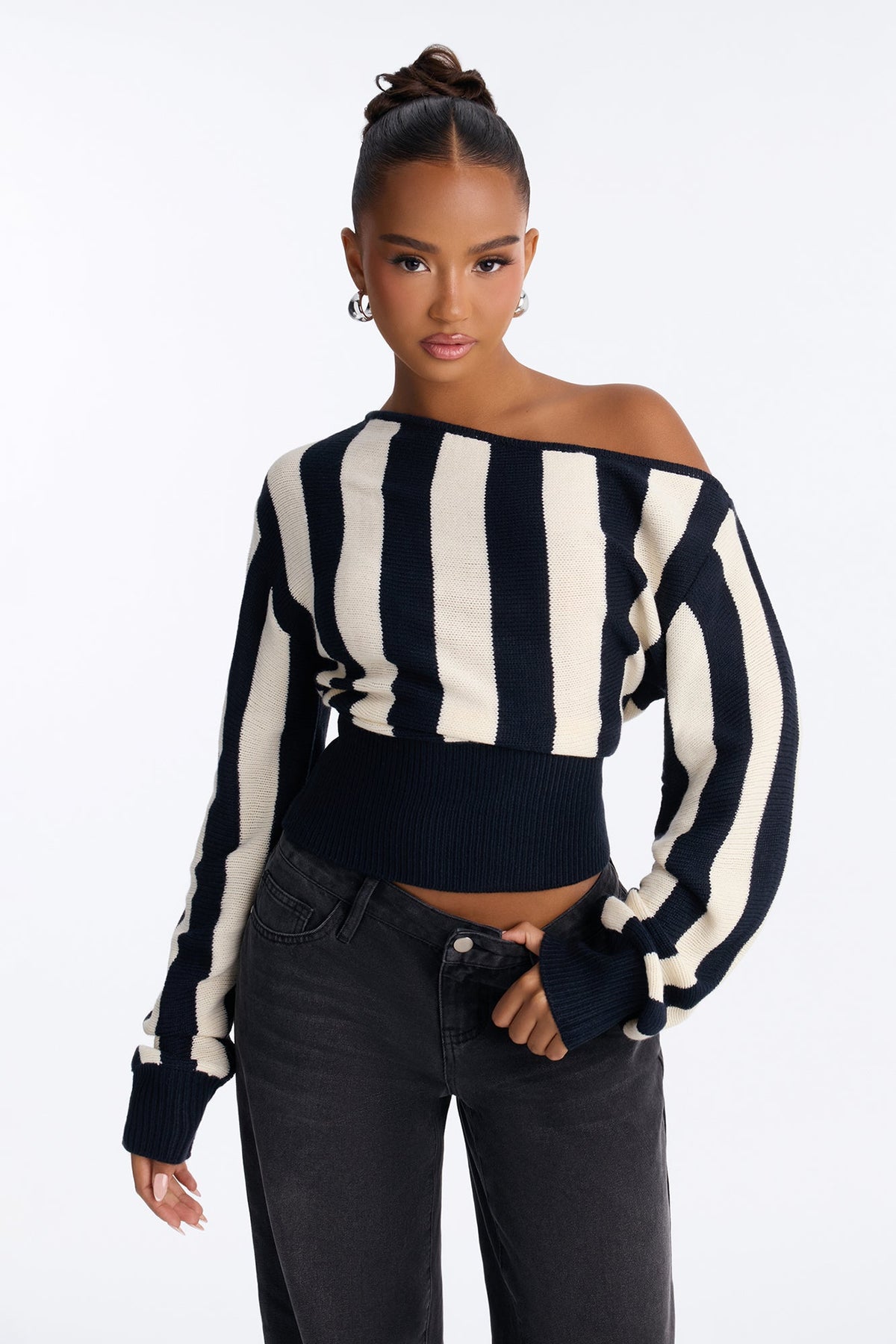 https://cdn.shopify.com/s/files/1/0293/9277/files/B426SW4109_Black_combo_JR_V1.jpg?v=1785858721