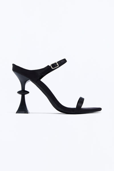 https://cdn.shopify.com/s/files/1/0293/9277/files/BULLOCK_Black_SL_V1.jpg?v=1788188495&with=400&height=600