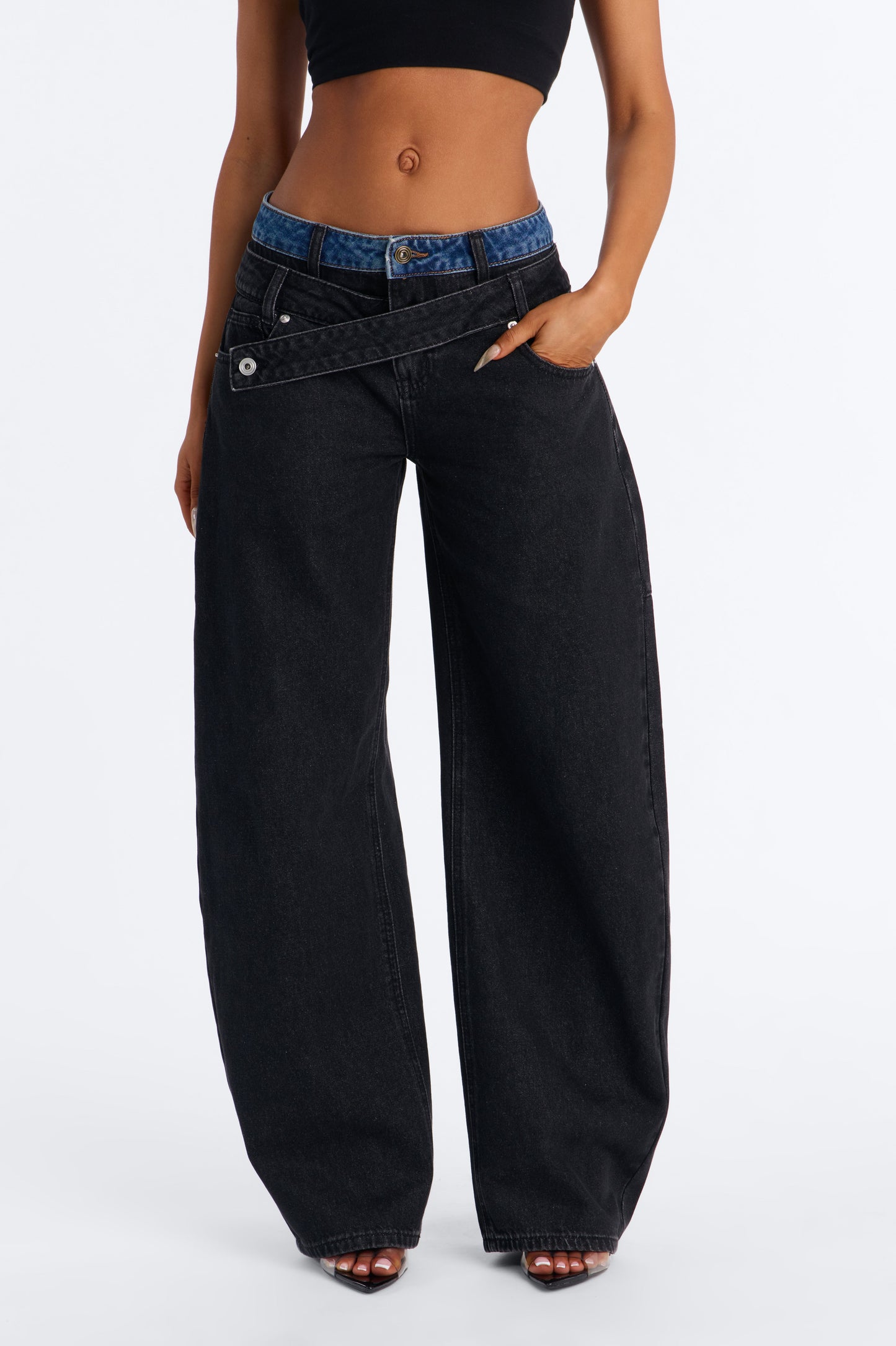 https://cdn.shopify.com/s/files/1/0293/9277/files/FN25JAYE009_Black_Blue_5_Black_Blue_JR_V1.jpg?v=1782408351