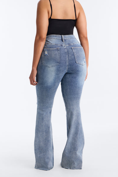 https://cdn.shopify.com/s/files/1/0293/9277/files/FN9010TALL_LightWash_14_20Plus_LightWash_PLUS_V3.jpg?v=1785429796&with=400&height=600