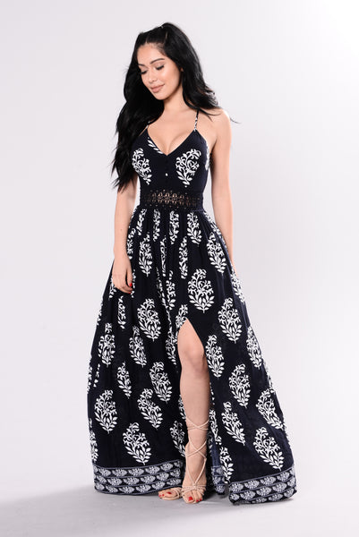 https://cdn.shopify.com/s/files/1/0293/9277/products/Fashion_Nova_04-07-17-680.jpg?v=1629401931&with=400&height=600