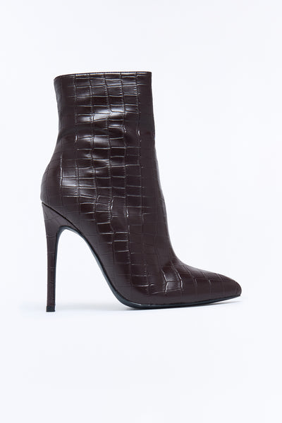 https://cdn.shopify.com/s/files/1/0293/9277/files/GISELLE02_Brown_SL_V1.jpg?v=1787436256&with=400&height=600