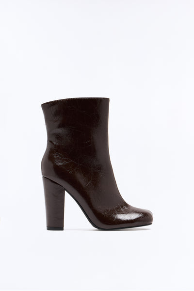 https://cdn.shopify.com/s/files/1/0293/9277/files/MILA_Brown_SL_V1.jpg?v=1790781105&with=400&height=600