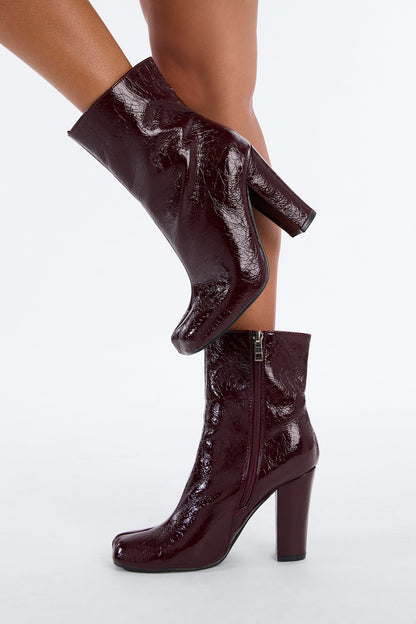 https://cdn.shopify.com/s/files/1/0293/9277/files/MILA_Burgundy_JR_V1.jpg?v=1790613662