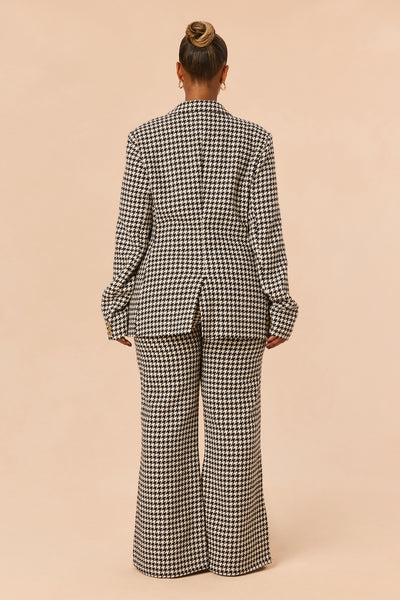 https://cdn.shopify.com/s/files/1/0293/9277/files/SJ6434251FN_Black_White_PLUS_V4.jpg?v=1788969714&with=400&height=600