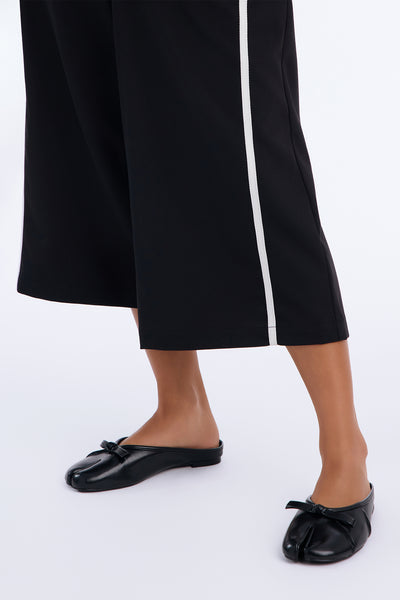 https://cdn.shopify.com/s/files/1/0293/9277/files/SLIPEASY_Black_JR_V2.jpg?v=1790890793&with=400&height=600