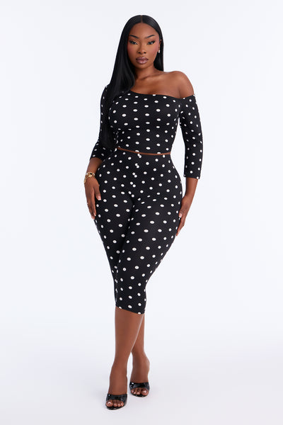 https://cdn.shopify.com/s/files/1/0293/9277/files/V126MS06465_Black_White_PLUS_V1.jpg?v=1789054233&with=400&height=600