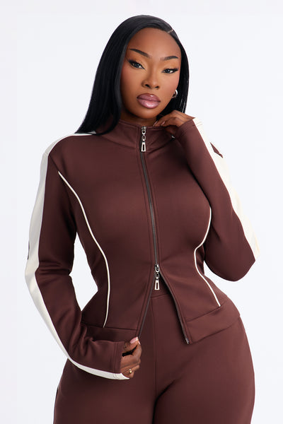 https://cdn.shopify.com/s/files/1/0293/9277/files/V126MS0857_Chocolate_PLUS_V2.jpg?v=1785338304&with=400&height=600