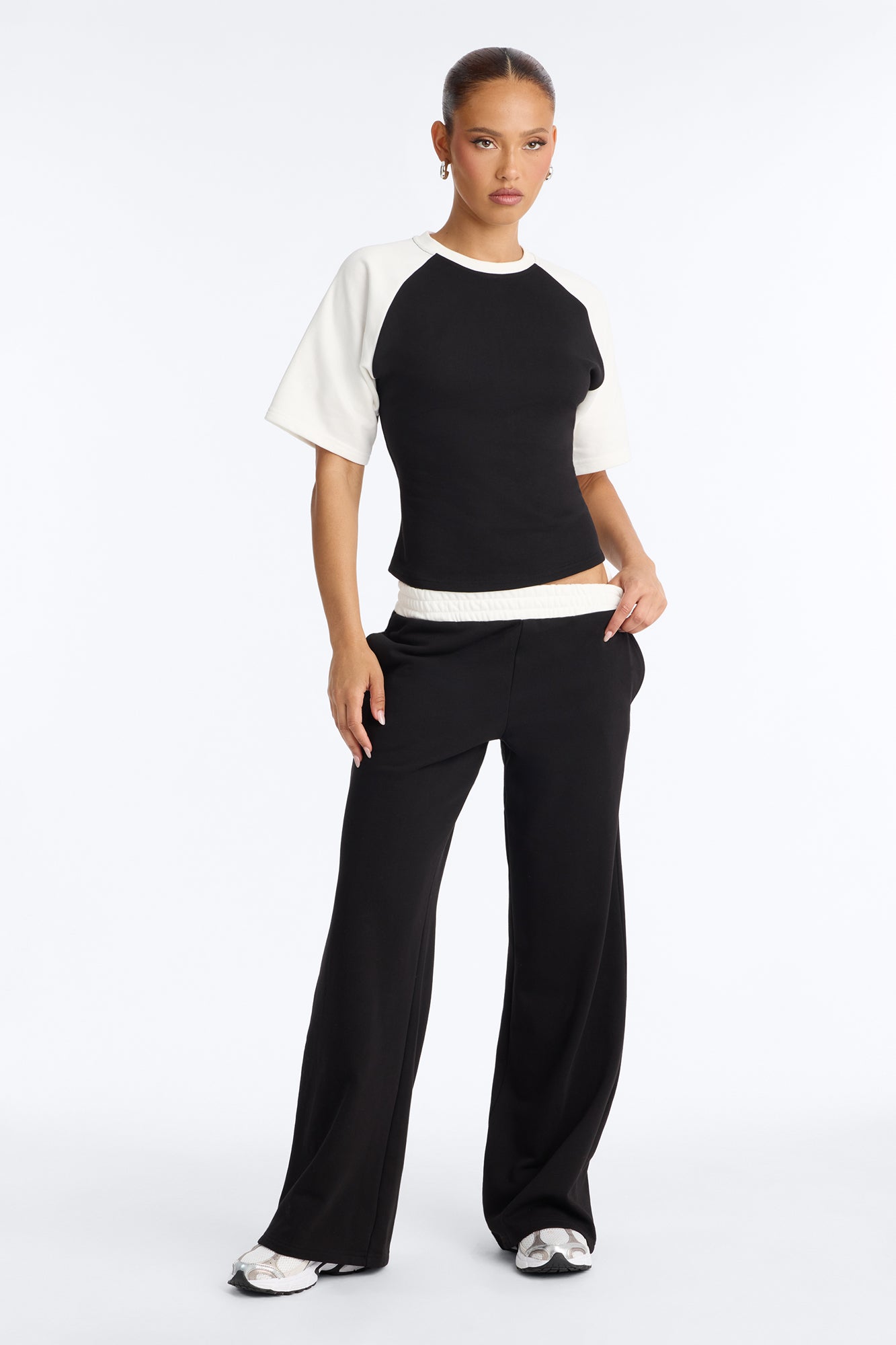 https://cdn.shopify.com/s/files/1/0293/9277/files/V126MS1365_Black_White_JR_V1.jpg?v=1785336430