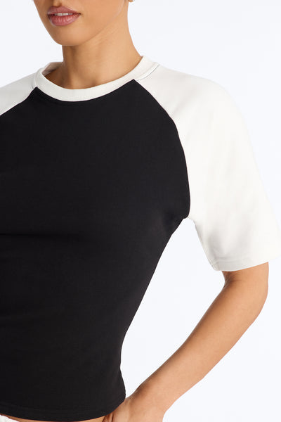 https://cdn.shopify.com/s/files/1/0293/9277/files/V126MS1365_Black_White_JR_V4.jpg?v=1785336426&with=400&height=600