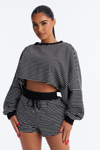 https://cdn.shopify.com/s/files/1/0293/9277/files/V126MS1385_Black_White_JR_V1.jpg?v=1784827155&with=400&height=600
