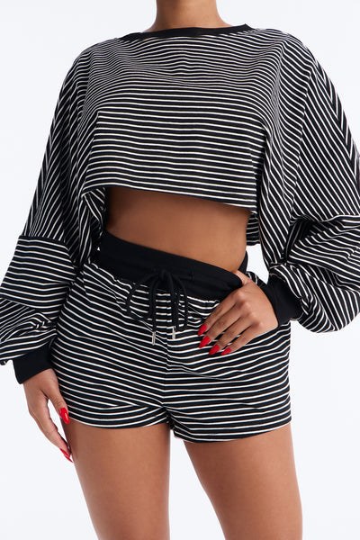 https://cdn.shopify.com/s/files/1/0293/9277/files/V126MS1385_Black_White_JR_V3.jpg?v=1784827144&with=400&height=600