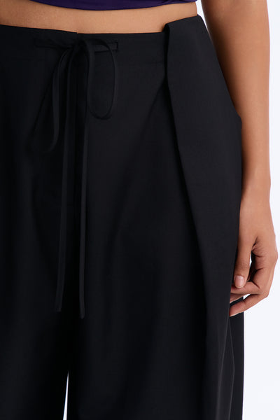 https://cdn.shopify.com/s/files/1/0293/9277/files/V225PT1911376_Black_PLUS_V3.jpg?v=1789961611&with=400&height=600