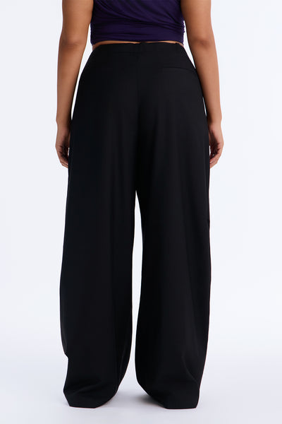 https://cdn.shopify.com/s/files/1/0293/9277/files/V225PT1911376_Black_PLUS_V4.jpg?v=1789961599&with=400&height=600