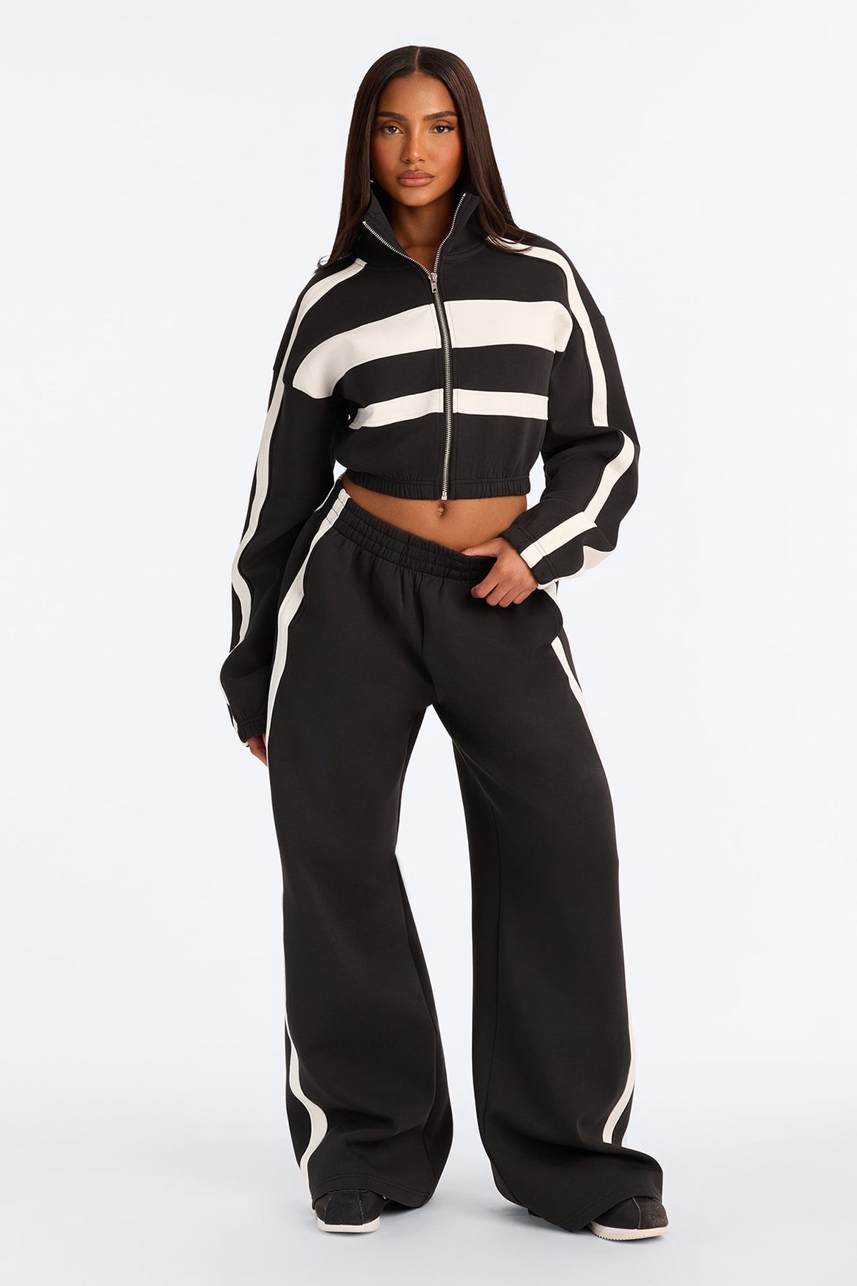 https://cdn.shopify.com/s/files/1/0293/9277/files/V226ms3709_Black_White_JR_V1.jpg?v=1790555420