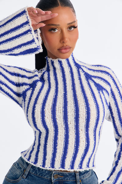 https://cdn.shopify.com/s/files/1/0293/9277/files/V426SW11614_Royal_combo_JR_V3.jpg?v=1790009016&with=400&height=600