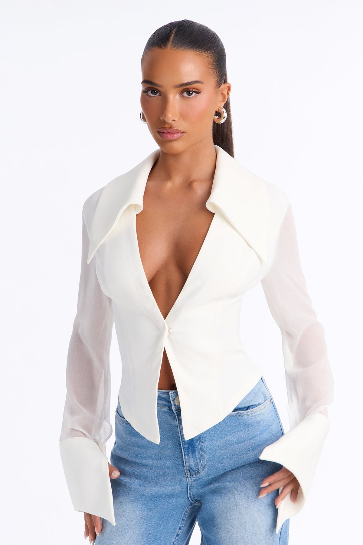 https://cdn.shopify.com/s/files/1/0293/9277/files/V426WT0729_Cream_JR_V1.jpg?v=1787240712