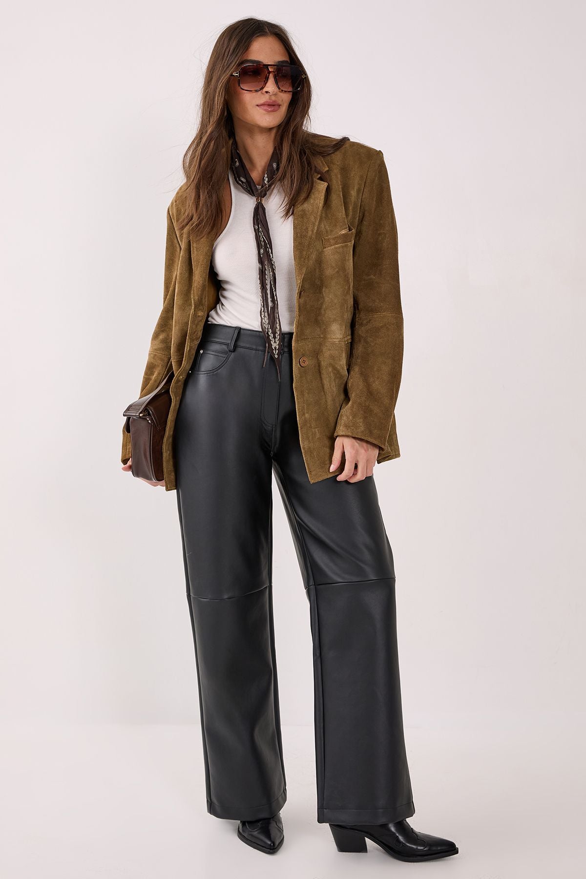 https://mediahub.prettylittlething.com/bgg23437_black_xl