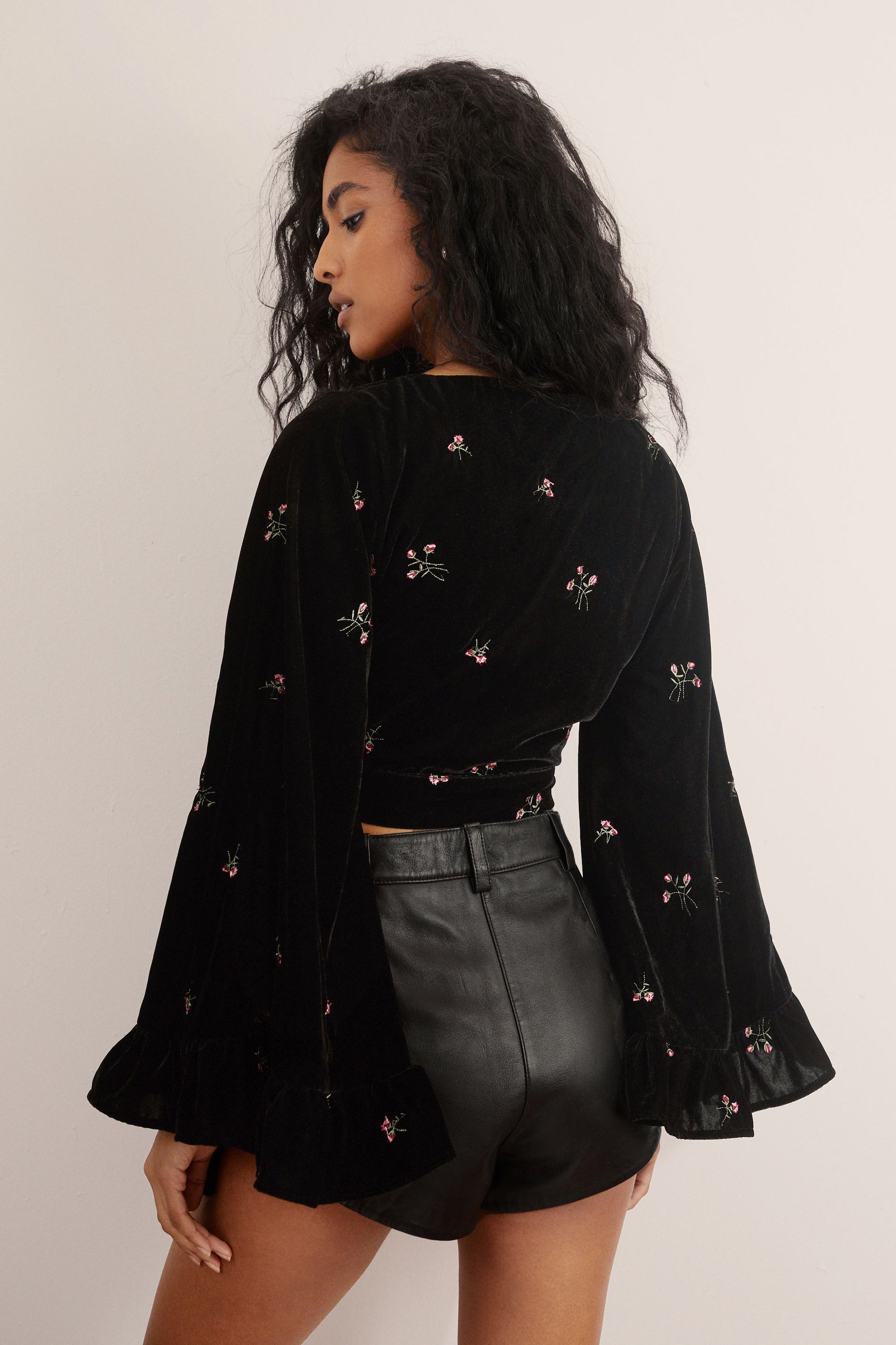 https://mediahub.prettylittlething.com/bgg25082_black_xl_3