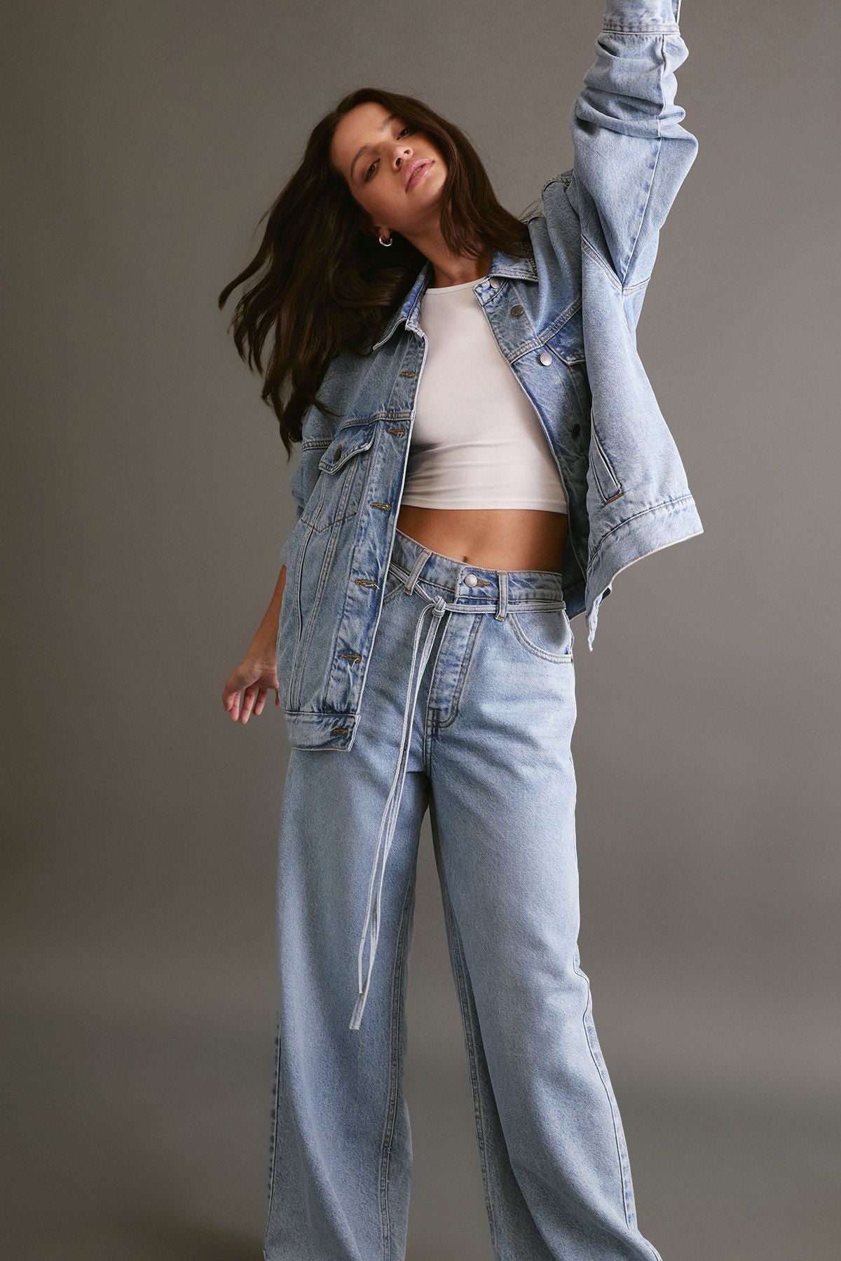 https://mediahub.prettylittlething.com/bgg25169_vintage%20wash_xl_3