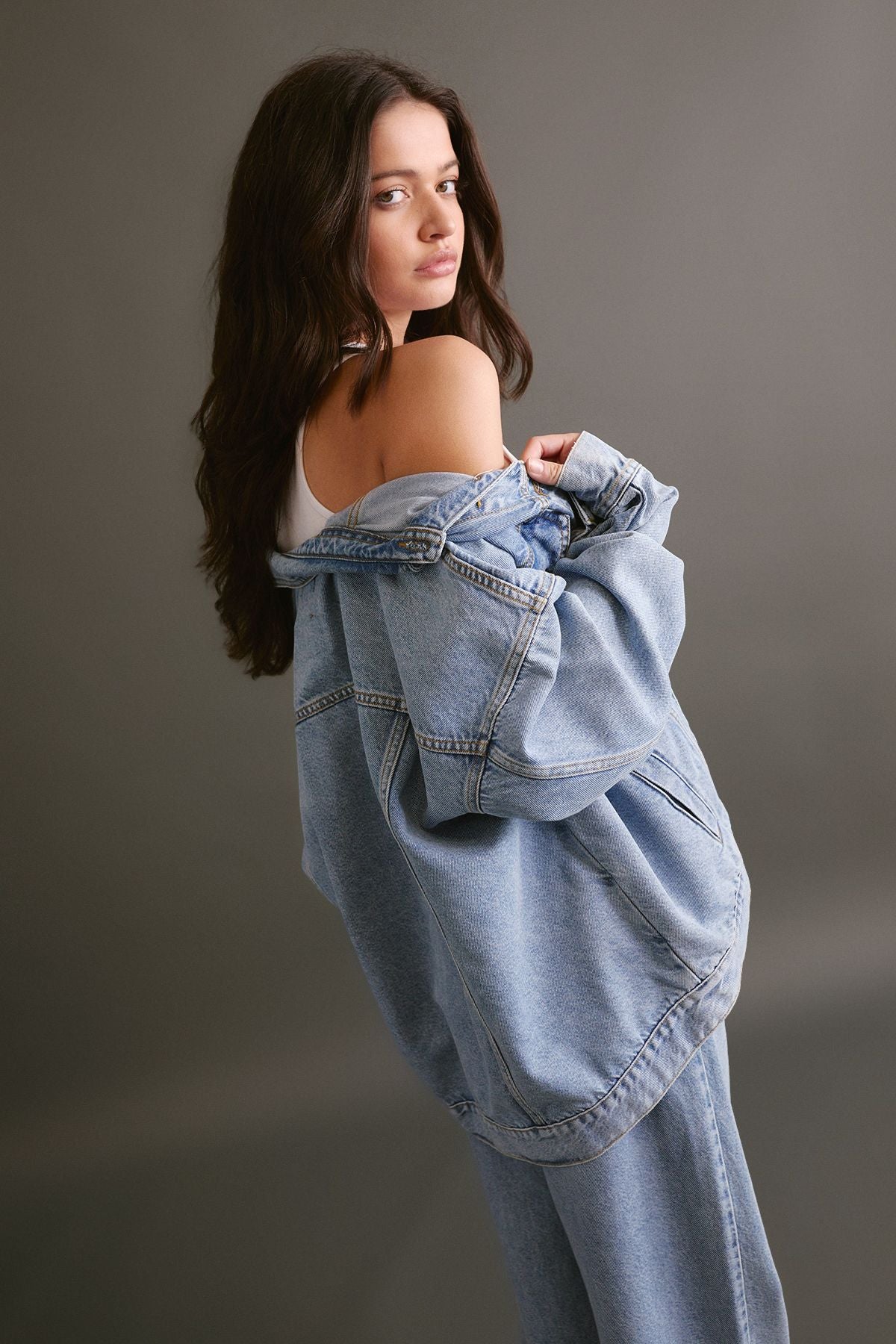 https://mediahub.prettylittlething.com/bgg25169_vintage%20wash_xl_4