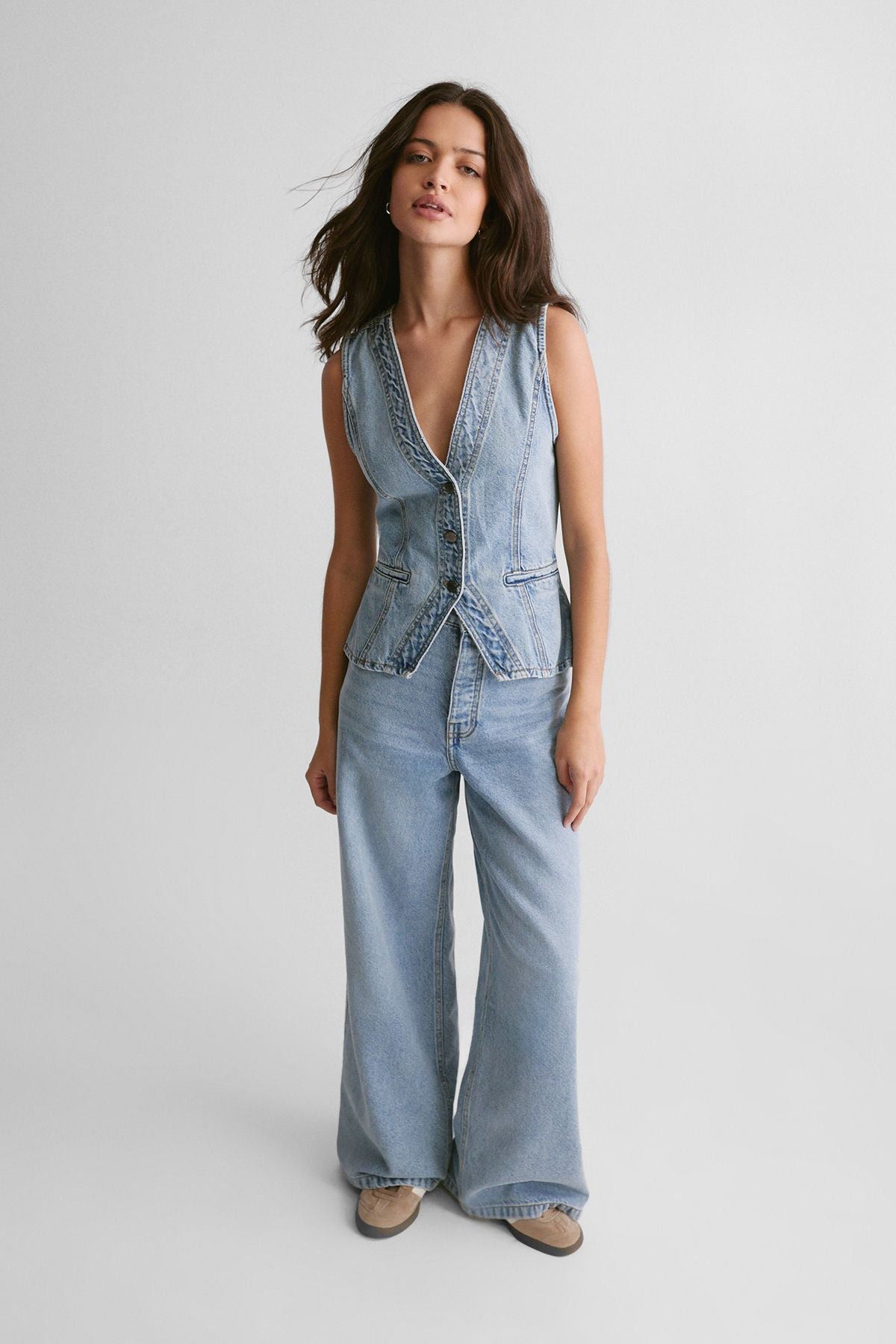 https://mediahub.prettylittlething.com/bgg25170_vintage%20wash_xl_4