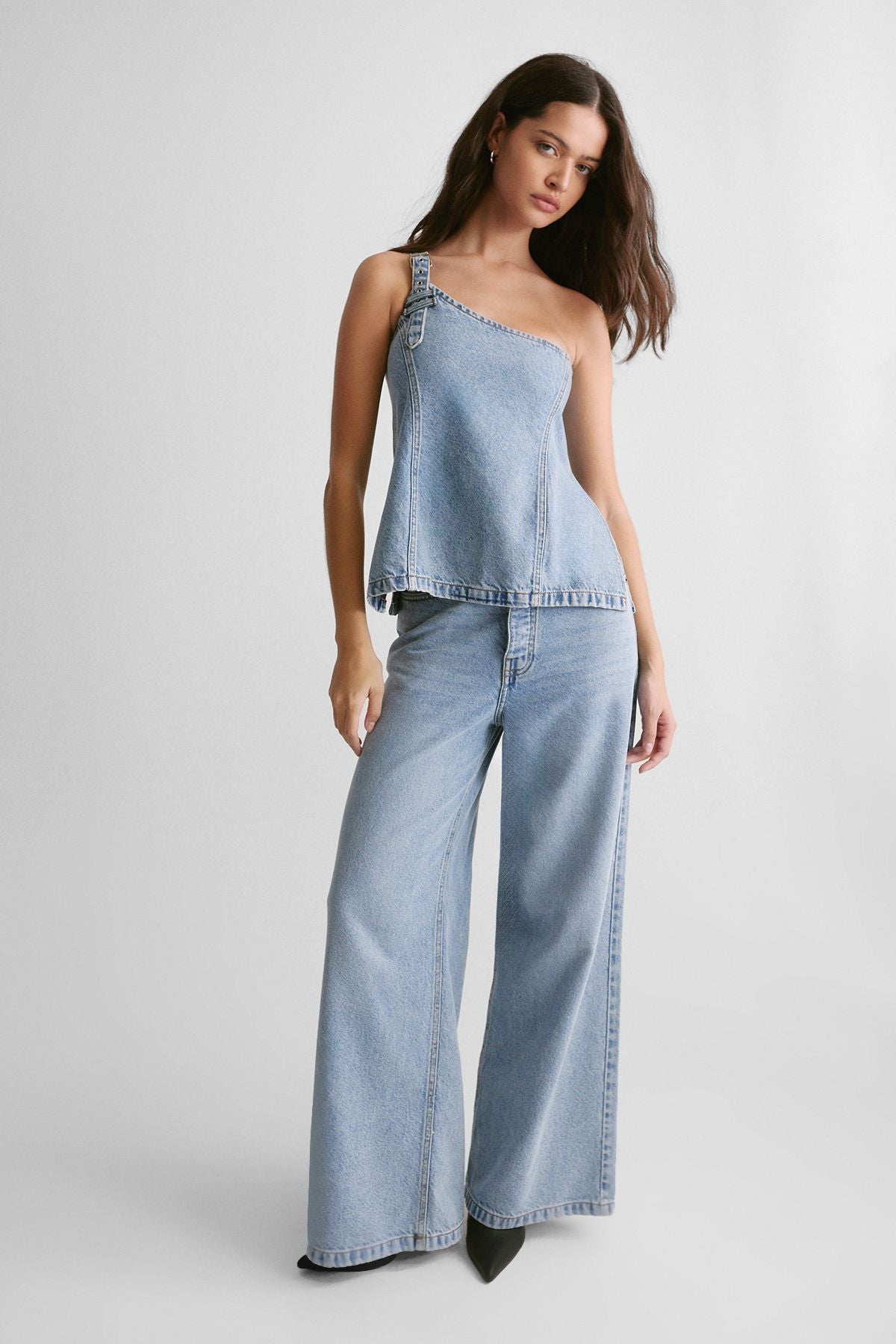 https://mediahub.prettylittlething.com/bgg25171_vintage%20wash_xl_1