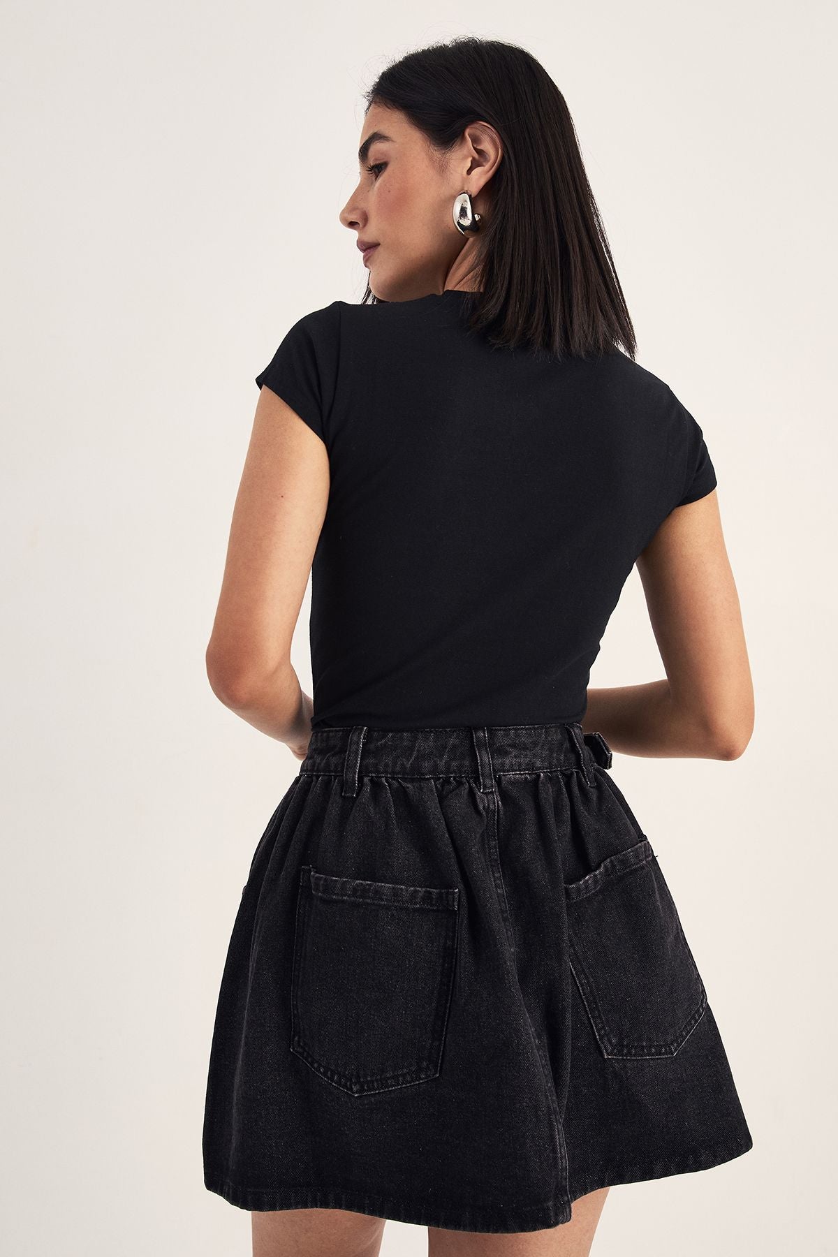 https://mediahub.prettylittlething.com/bgg25318_black_xl_2