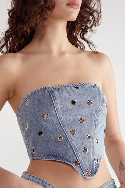 https://mediahub.prettylittlething.com/bgg25391_light%20wash_xl_1