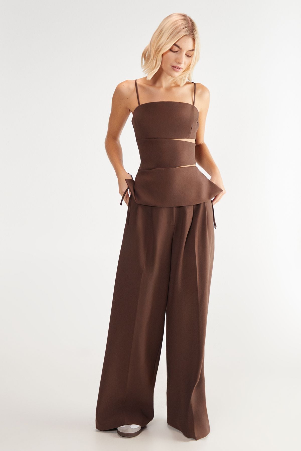 https://mediahub.prettylittlething.com/bgg25414_choc%20brown_xl_1